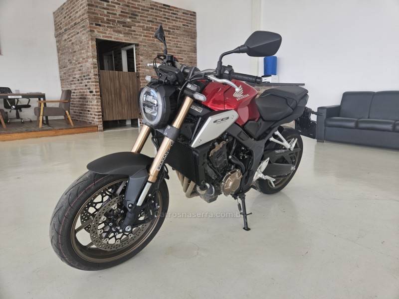 HONDA - CB 650R - 2022/2022 - Vermelha - Sob Consulta