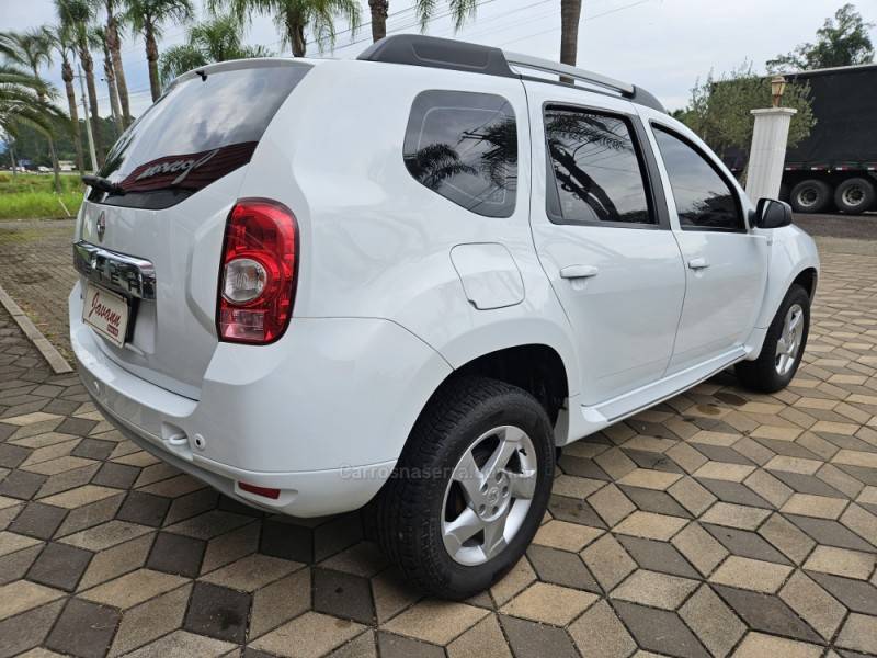 RENAULT - DUSTER - 2015/2015 - Branca - R$ 58.900,00