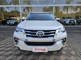 TOYOTA - HILUX SW4 - 2020/2020 - Branca - Sob Consulta