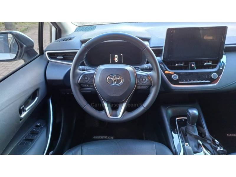 TOYOTA - COROLLA - 2024/2024 - Branca - R$ 144.537,00