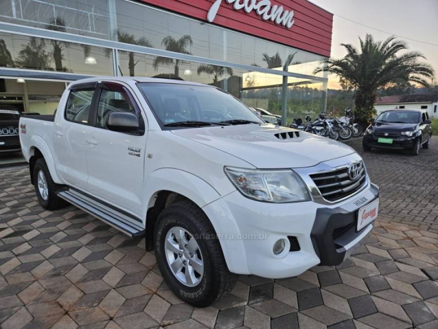 TOYOTA - HILUX - 2013/2013 - Branca - R$ 135.900,00