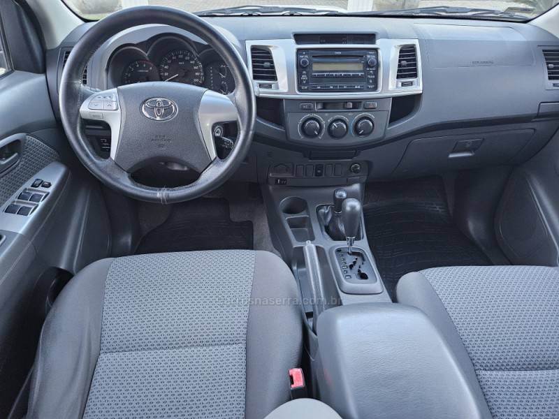 TOYOTA - HILUX - 2013/2013 - Branca - R$ 135.900,00