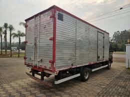 FORD - CARGO 815 - 2012/2012 - Vermelha - R$ 189.900,00