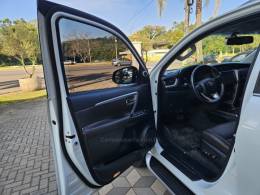 TOYOTA - HILUX SW4 - 2020/2020 - Branca - Sob Consulta