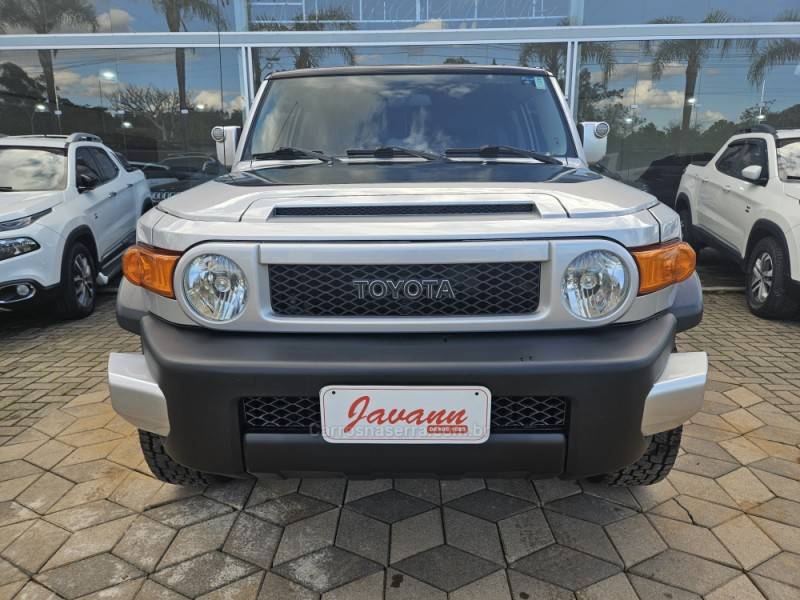 TOYOTA - FJCRUISER - 2007/2007 - Prata - R$ 269.900,00