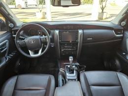 TOYOTA - HILUX SW4 - 2020/2020 - Branca - Sob Consulta