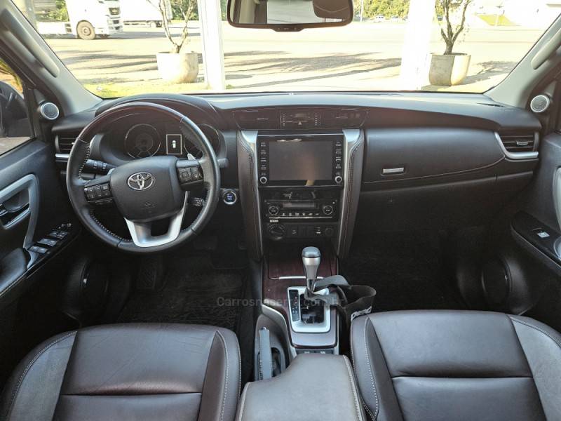 TOYOTA - HILUX SW4 - 2020/2020 - Branca - Sob Consulta