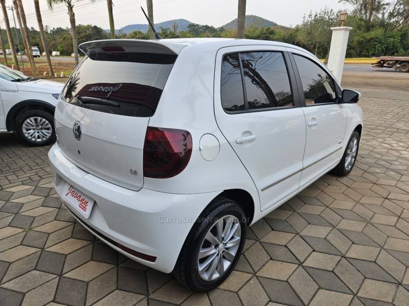 VOLKSWAGEN - FOX - 2012/2012 - Branca - R$ 39.900,00