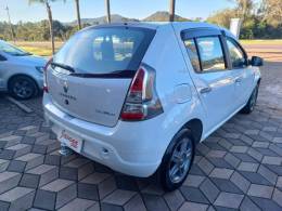 RENAULT - SANDERO - 2014/2014 - Branca - R$ 36.900,00